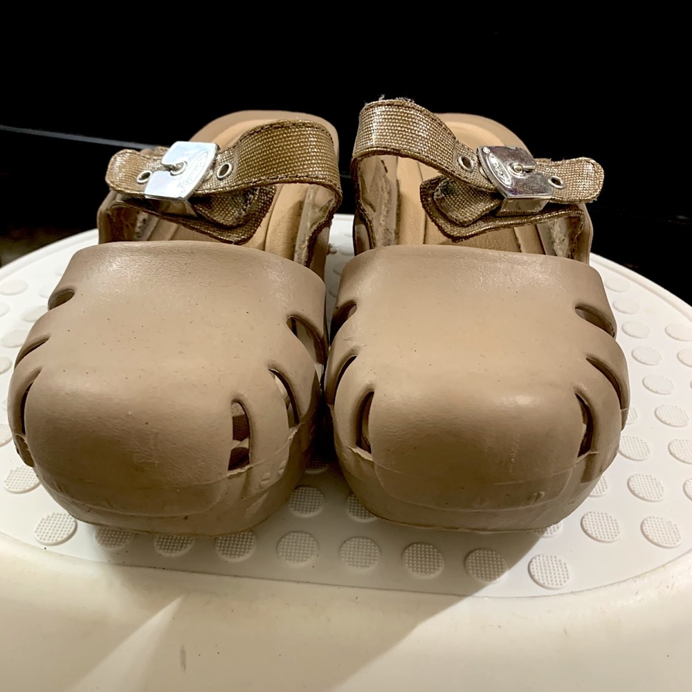 Tan Crocs